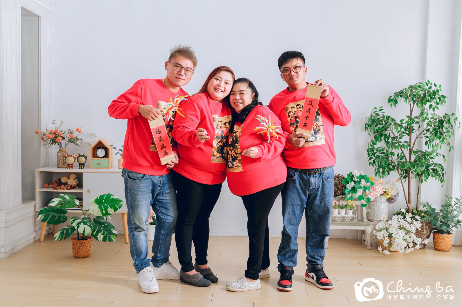 一家人在晴爸攝影棚拍全家福