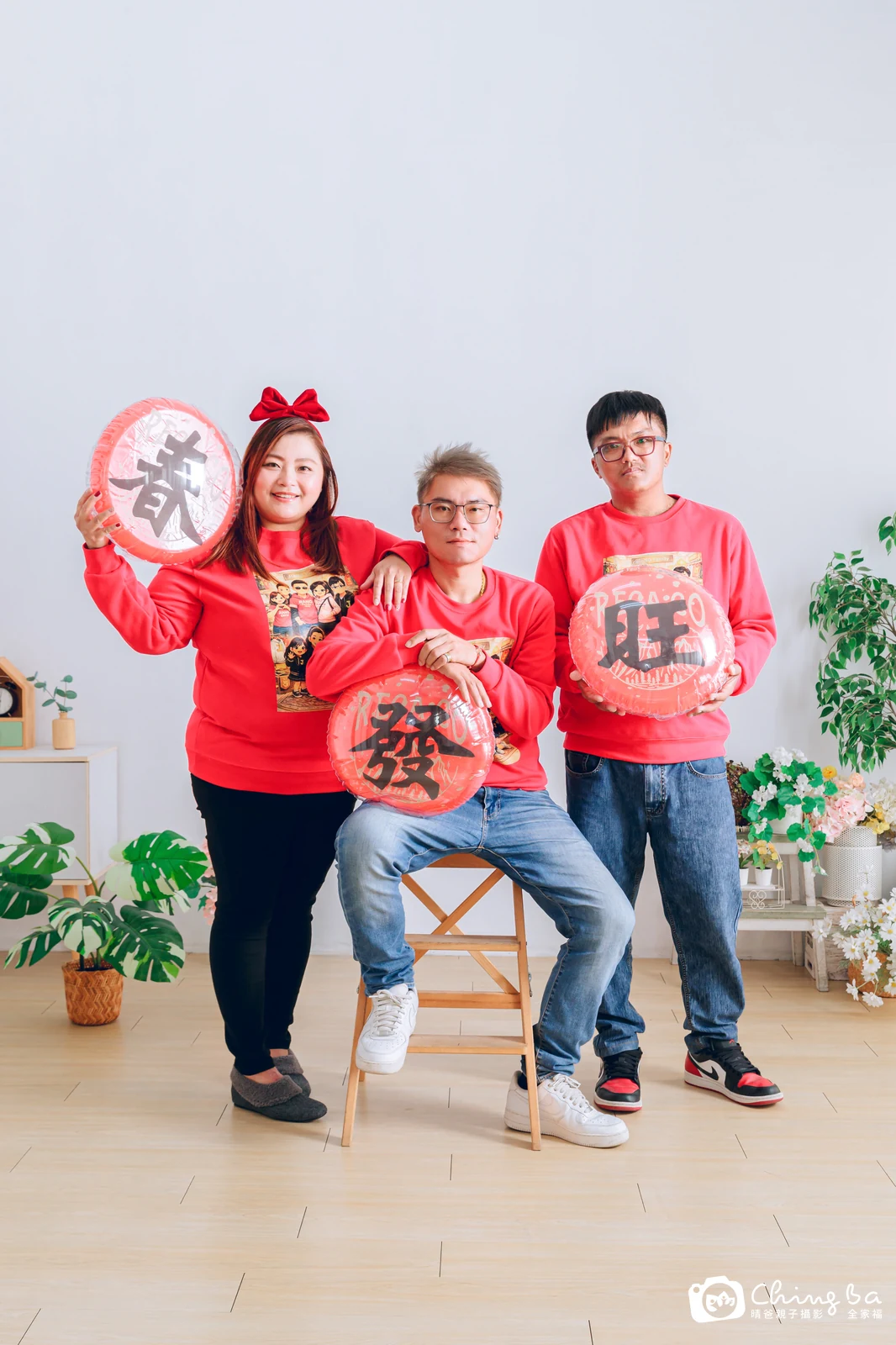2026 年新春的家族全家福,6 大 4 小