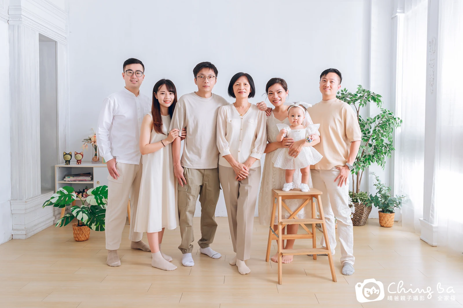 2024 年秋季的家族全家福,6 大 1 小