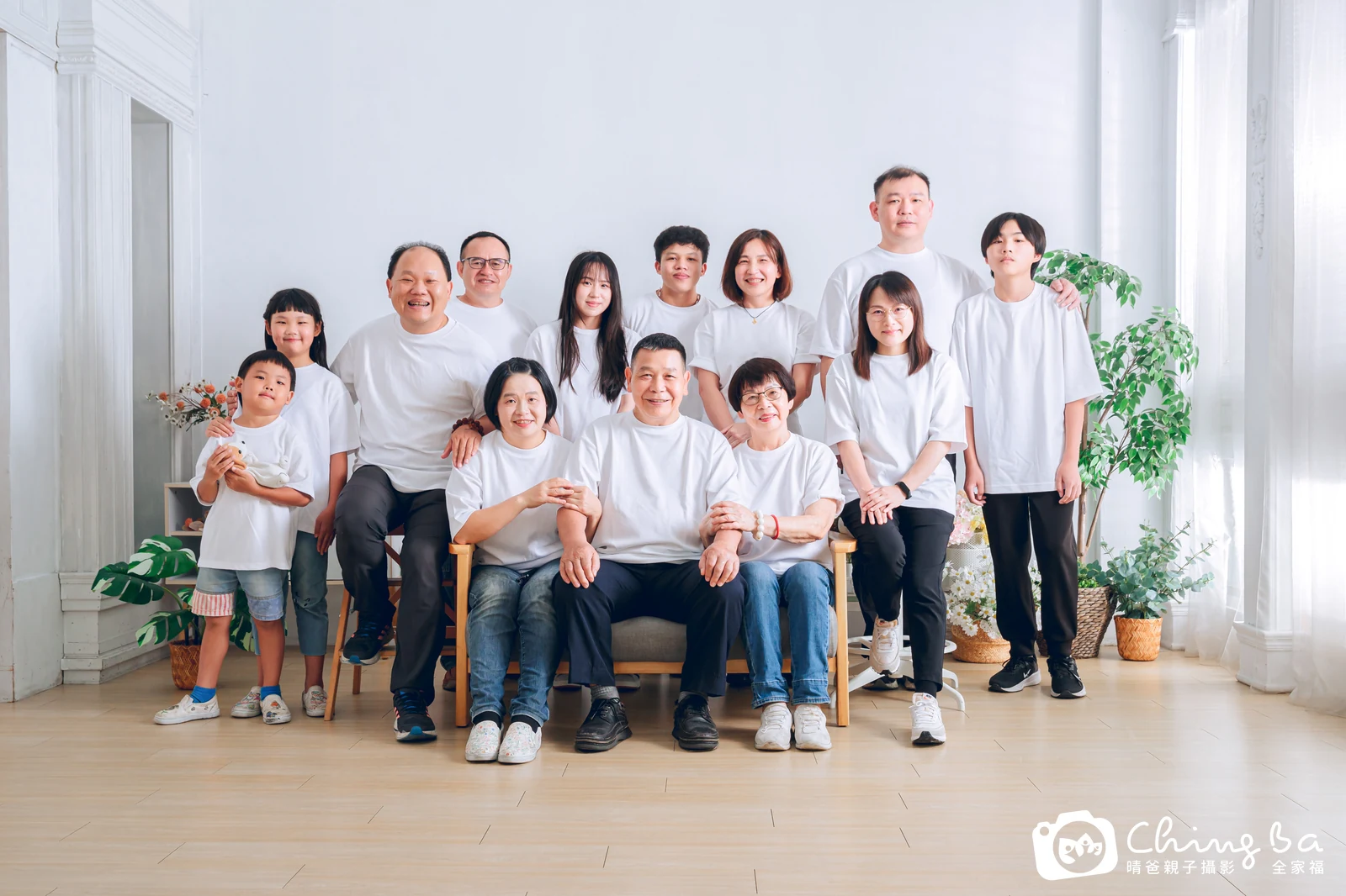 陪長輩拍的大家族合照｜台中家族全家福｜晴爸親子攝影