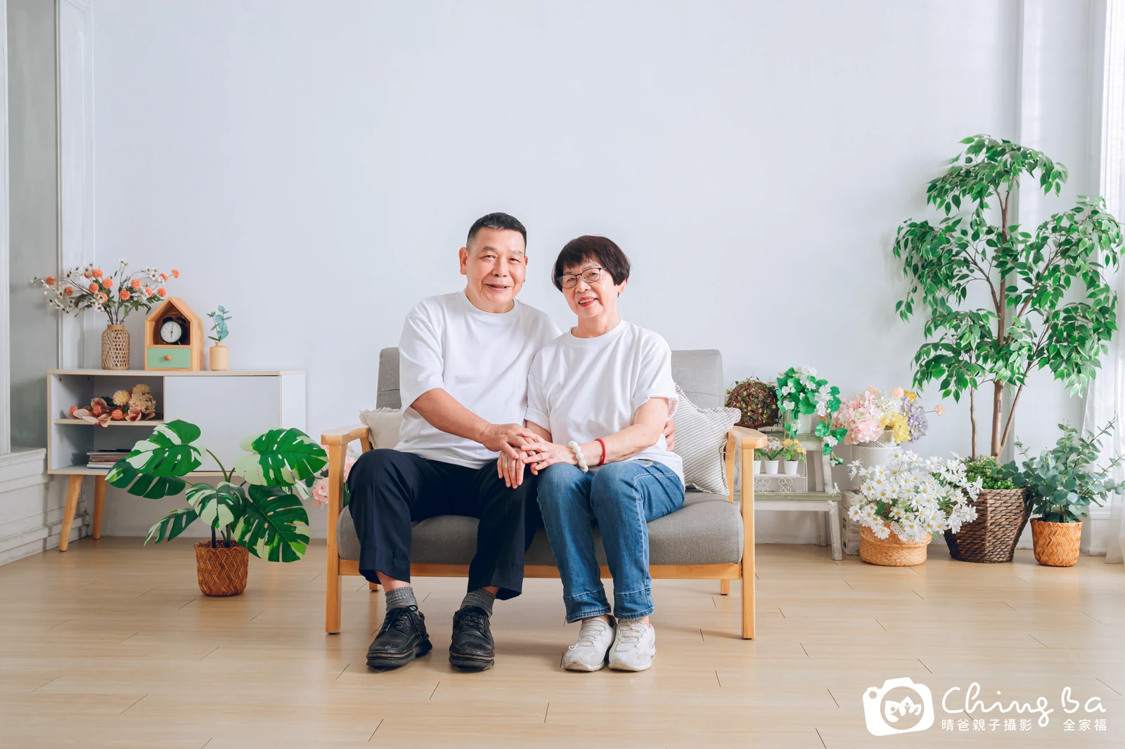 一家人在晴爸攝影棚拍全家福
