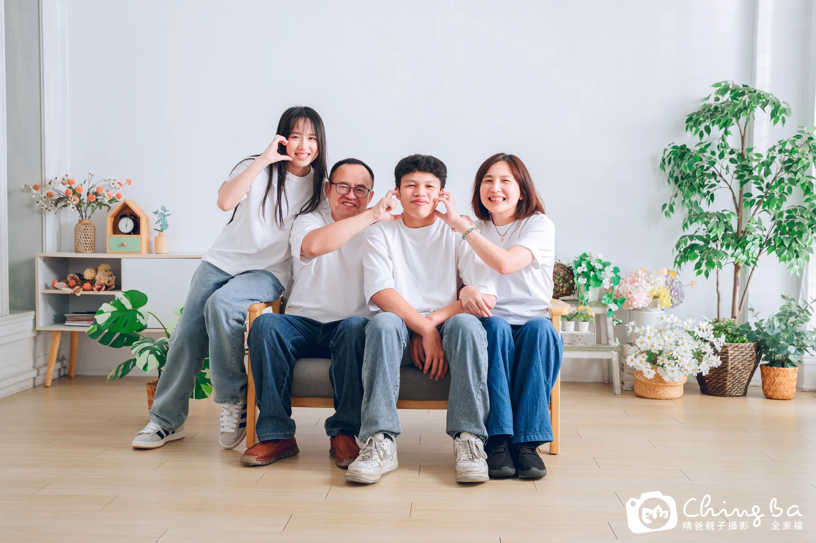 台中攝影棚的家族全家福紀念照