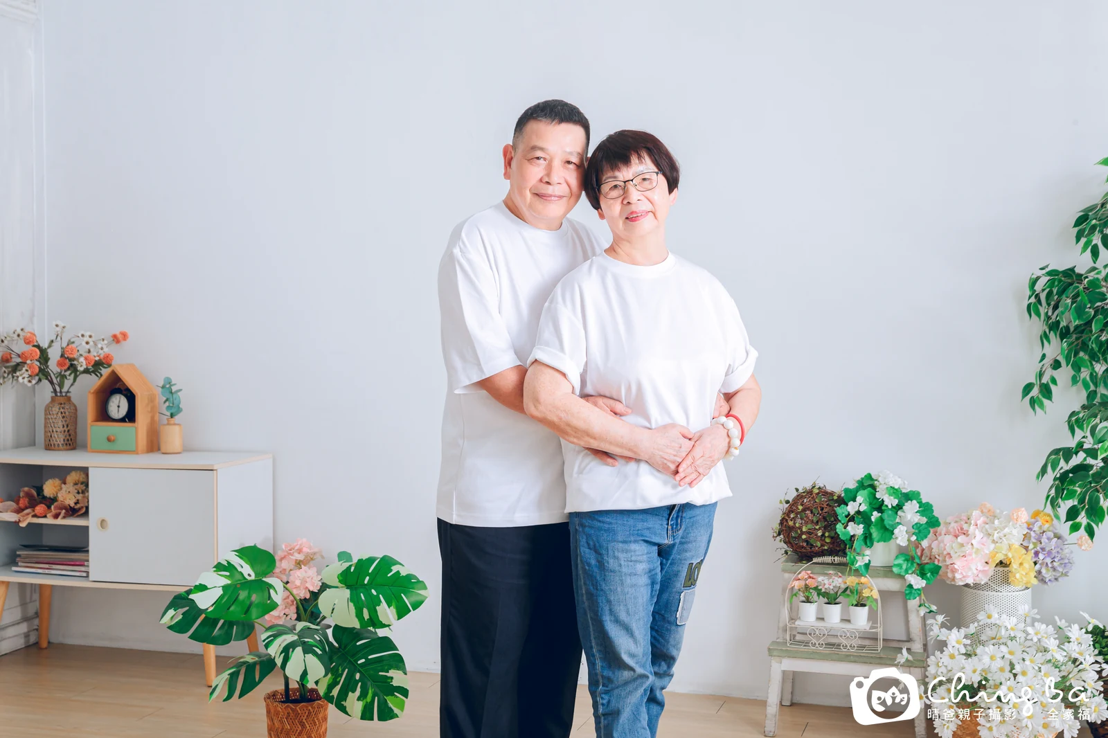 一家人在晴爸攝影棚拍全家福