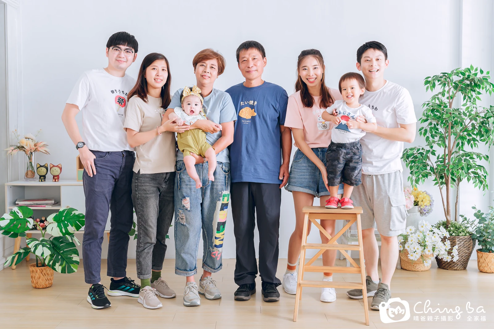 台中攝影棚的家族全家福紀念照