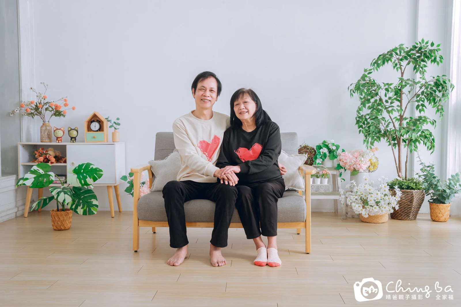 2025 年新春的家族全家福，4 大 2 小