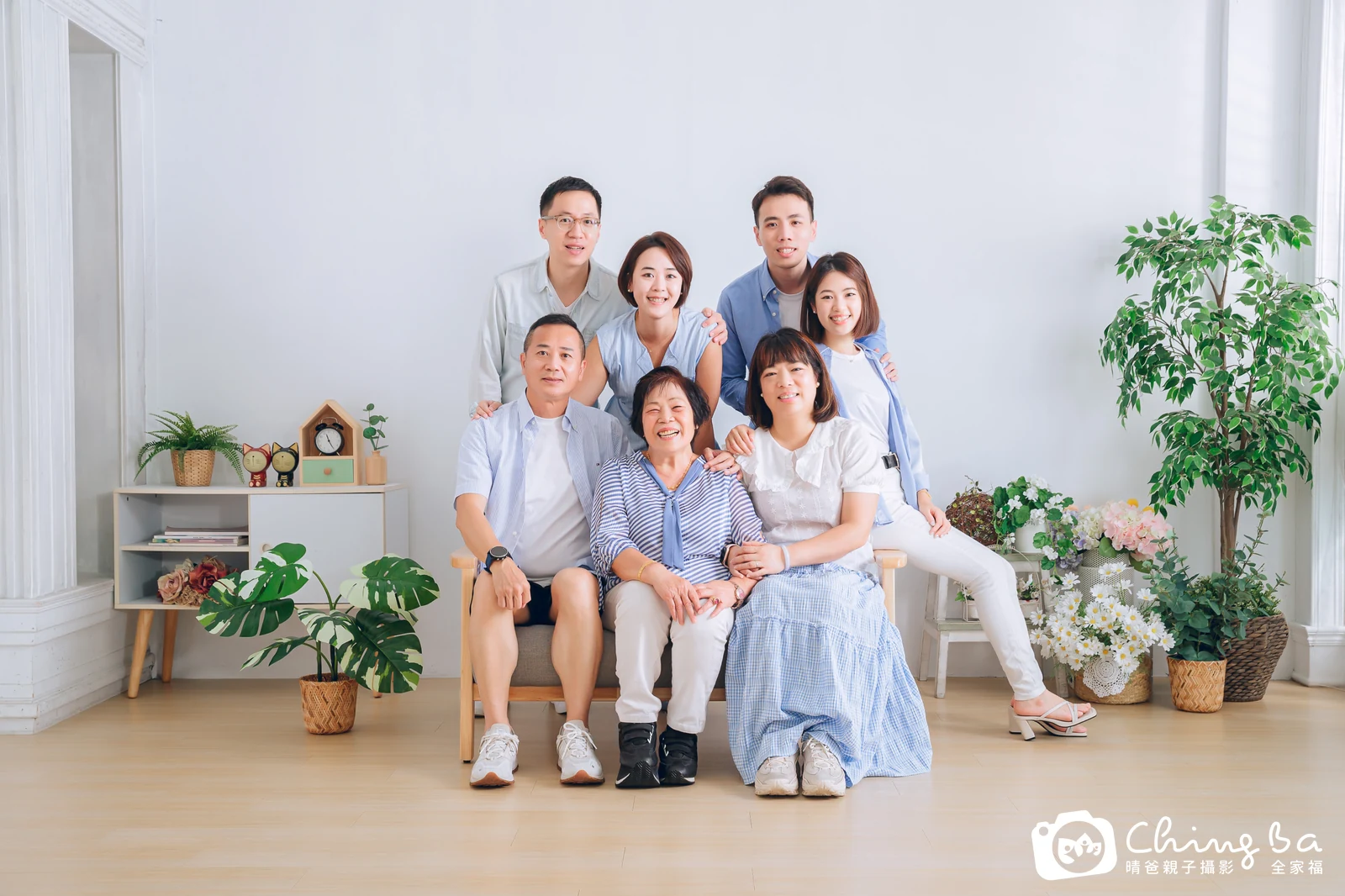 2022 年秋季的家族全家福,9 大 1 小