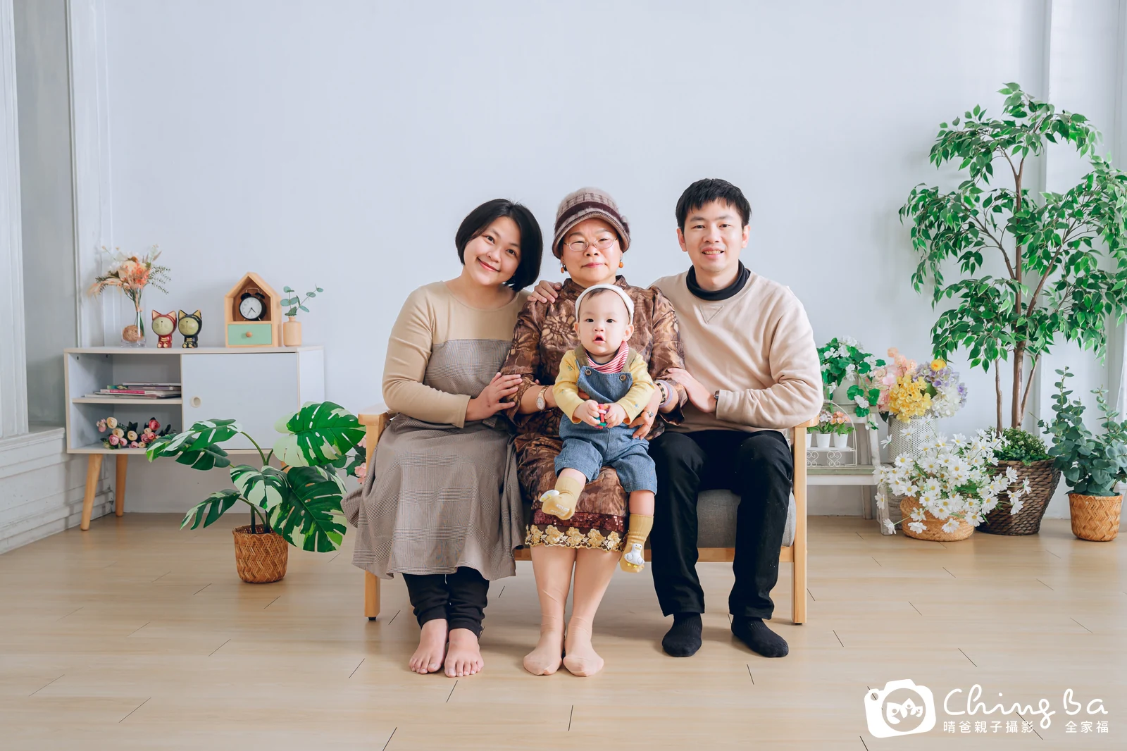台中攝影棚的家族全家福紀念照