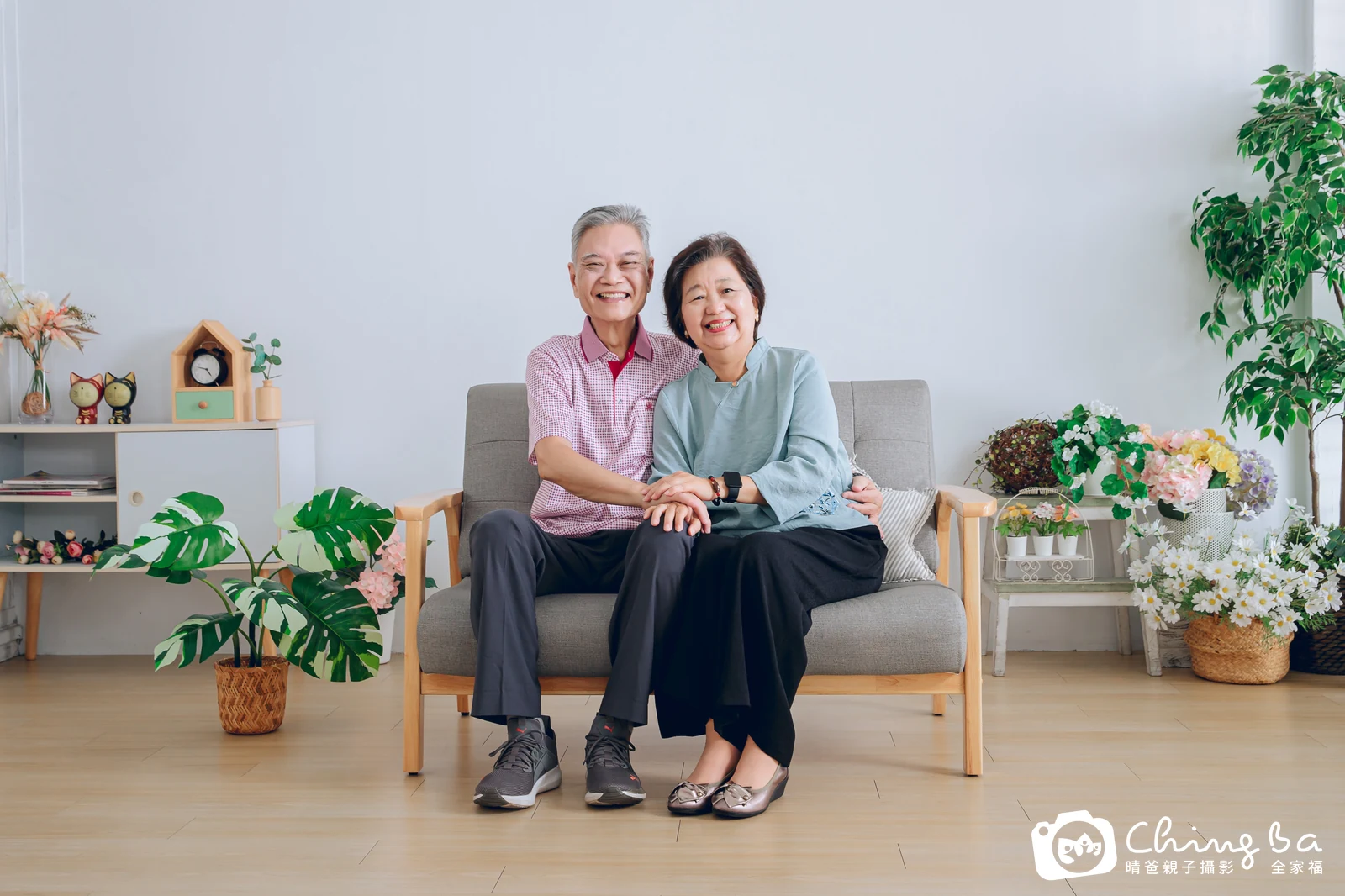 一家人在晴爸攝影棚拍全家福