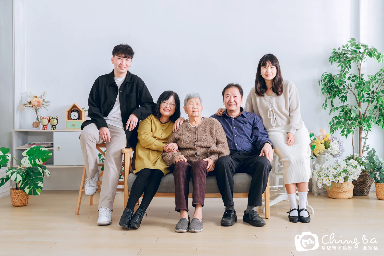 2024 年冬季的家族全家福,11 大 2 小