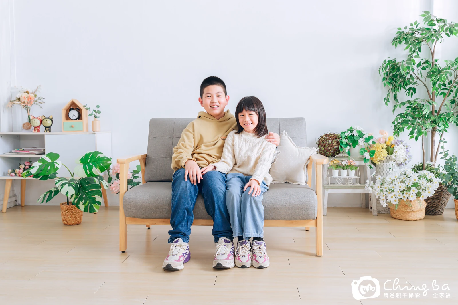 一家人在晴爸攝影棚拍全家福