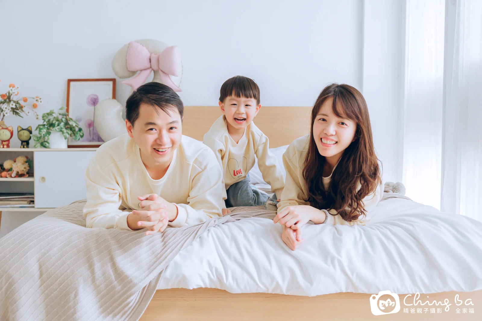 棚內親子寫真作品照｜2026 年冬季｜晴爸親子攝影