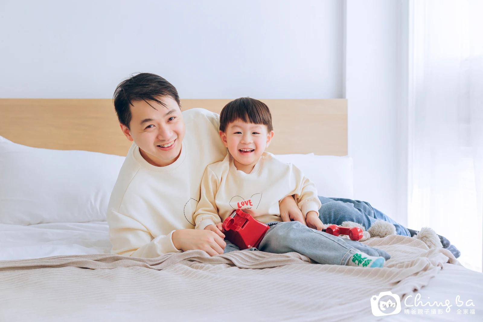 棚內親子寫真作品照｜2026 年冬季｜晴爸親子攝影
