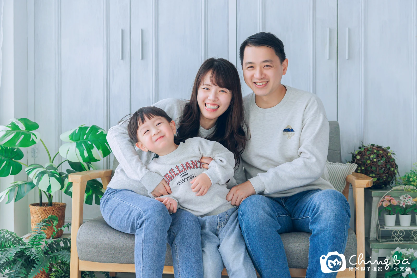 棚內親子寫真作品照｜2026 年冬季｜晴爸親子攝影