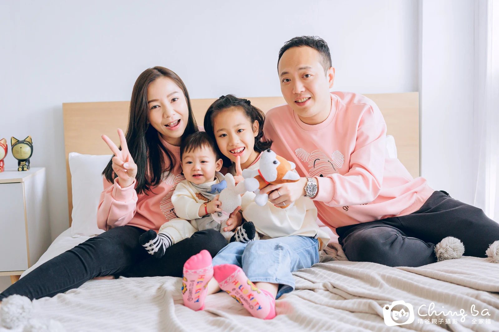 棚內親子寫真作品照｜2023 年冬季｜晴爸親子攝影