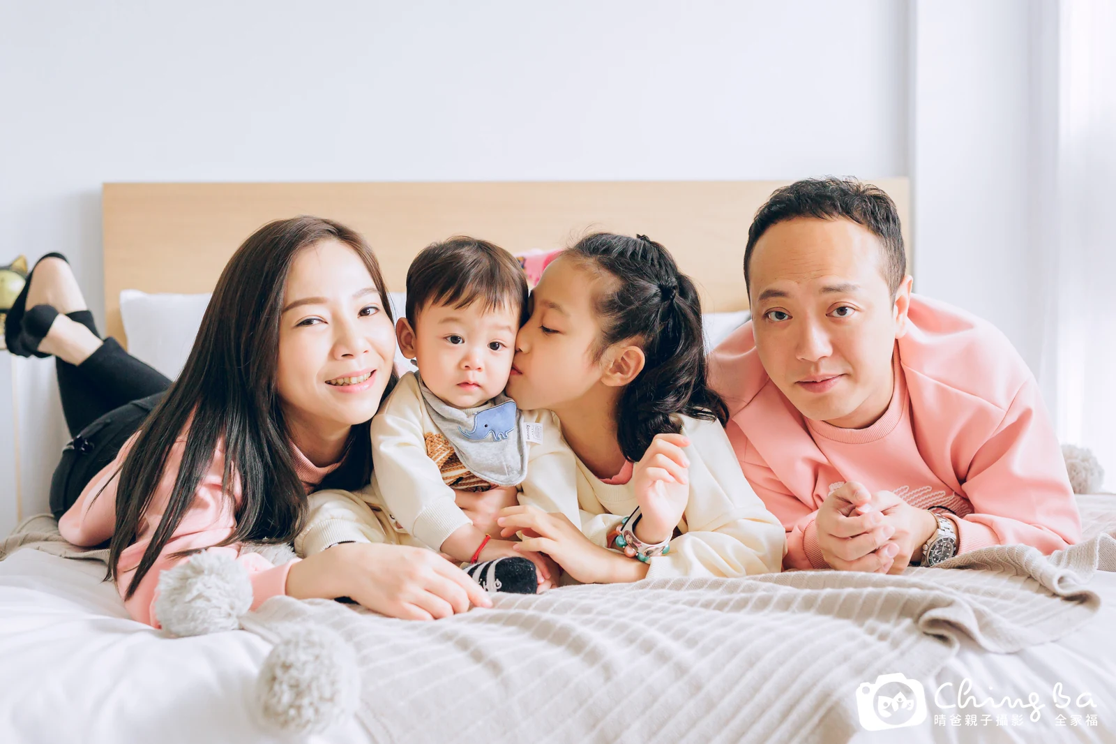 棚內親子寫真作品照|2023 年冬季|晴爸親子攝影