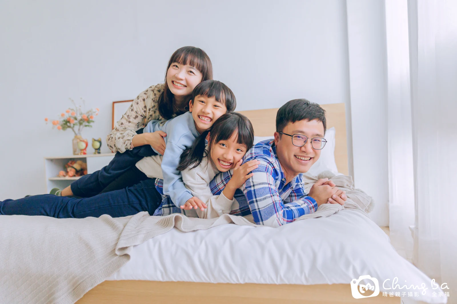 棚內親子寫真作品照｜2025 年冬季｜晴爸親子攝影