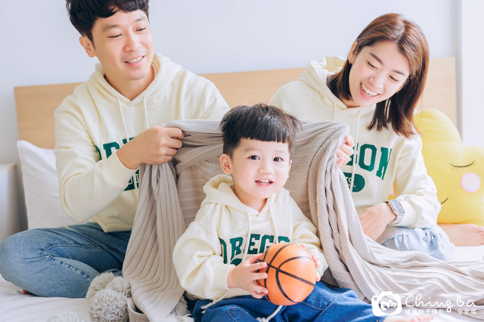 棚內親子寫真作品照|2022 年冬季|晴爸親子攝影