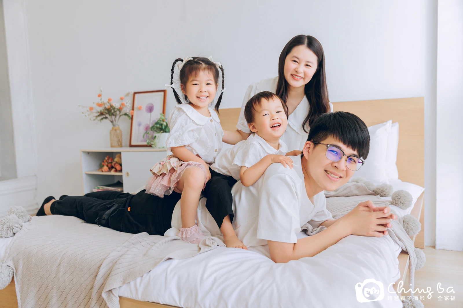 棚內親子寫真作品照｜2025 年春季｜晴爸親子攝影