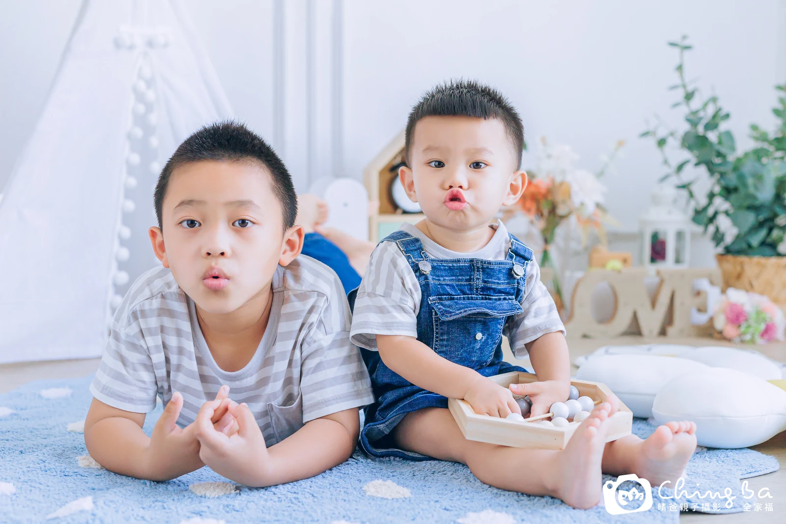棚內親子寫真作品照｜2022 年冬季｜晴爸親子攝影