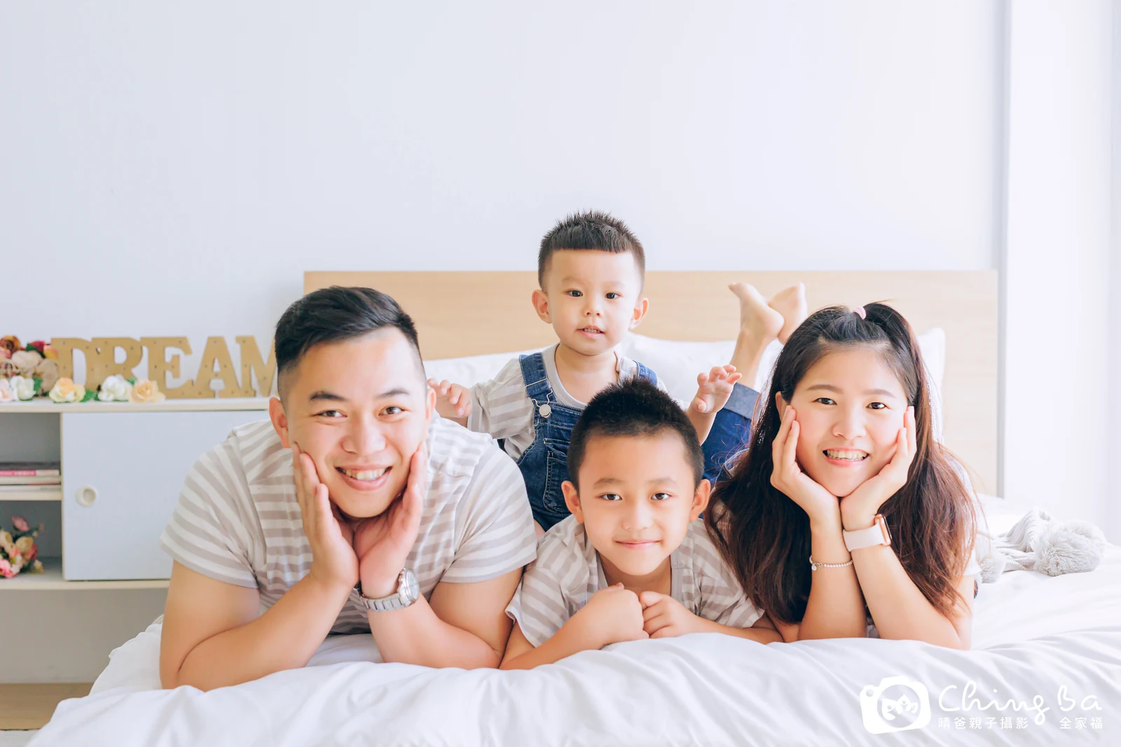 棚內親子寫真作品照｜2022 年冬季｜晴爸親子攝影