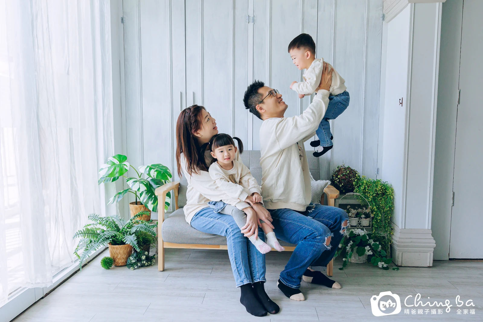 棚內親子寫真作品照|2022 年冬季|晴爸親子攝影