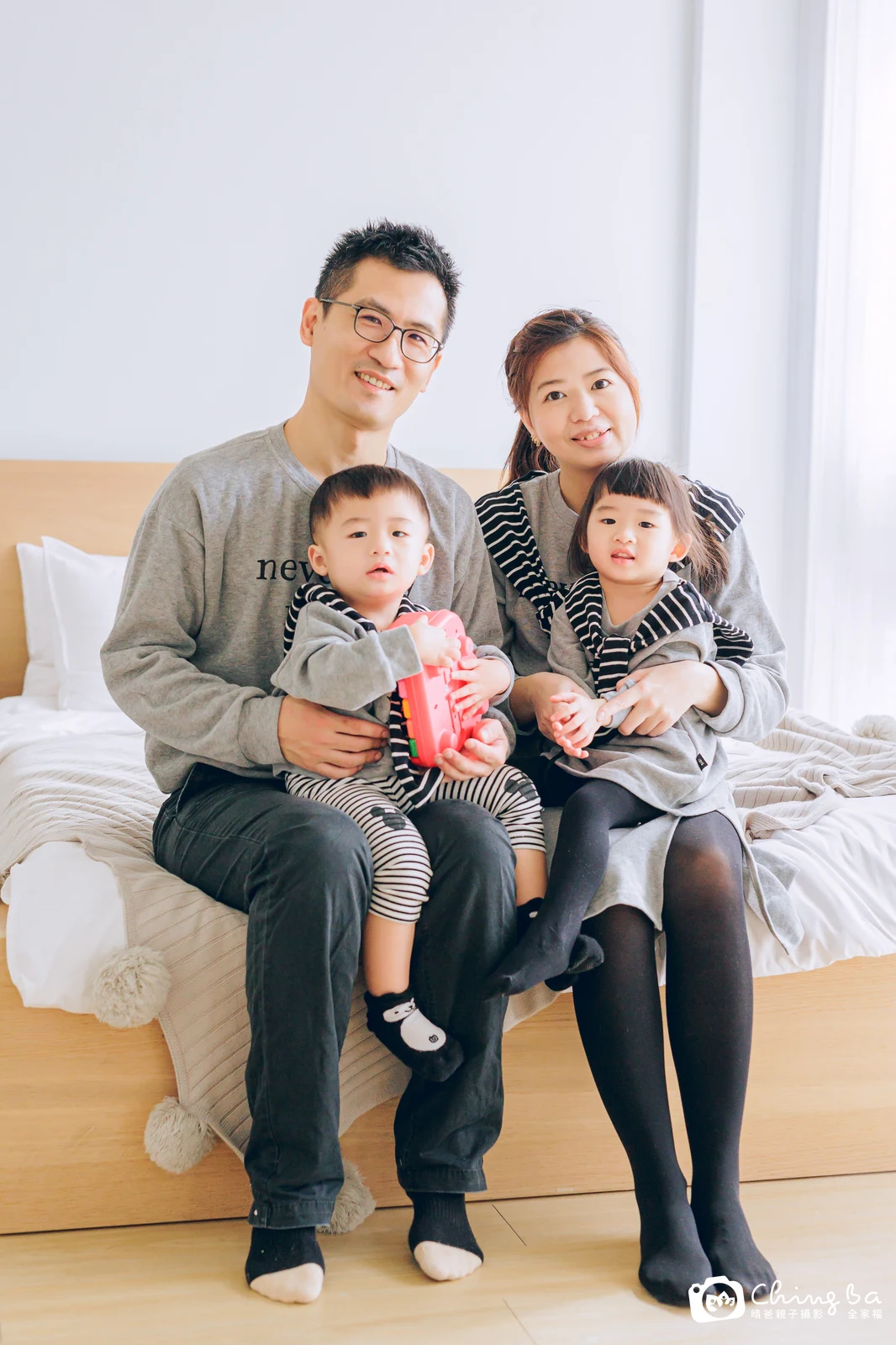 棚內親子寫真作品照｜2022 年冬季｜晴爸親子攝影